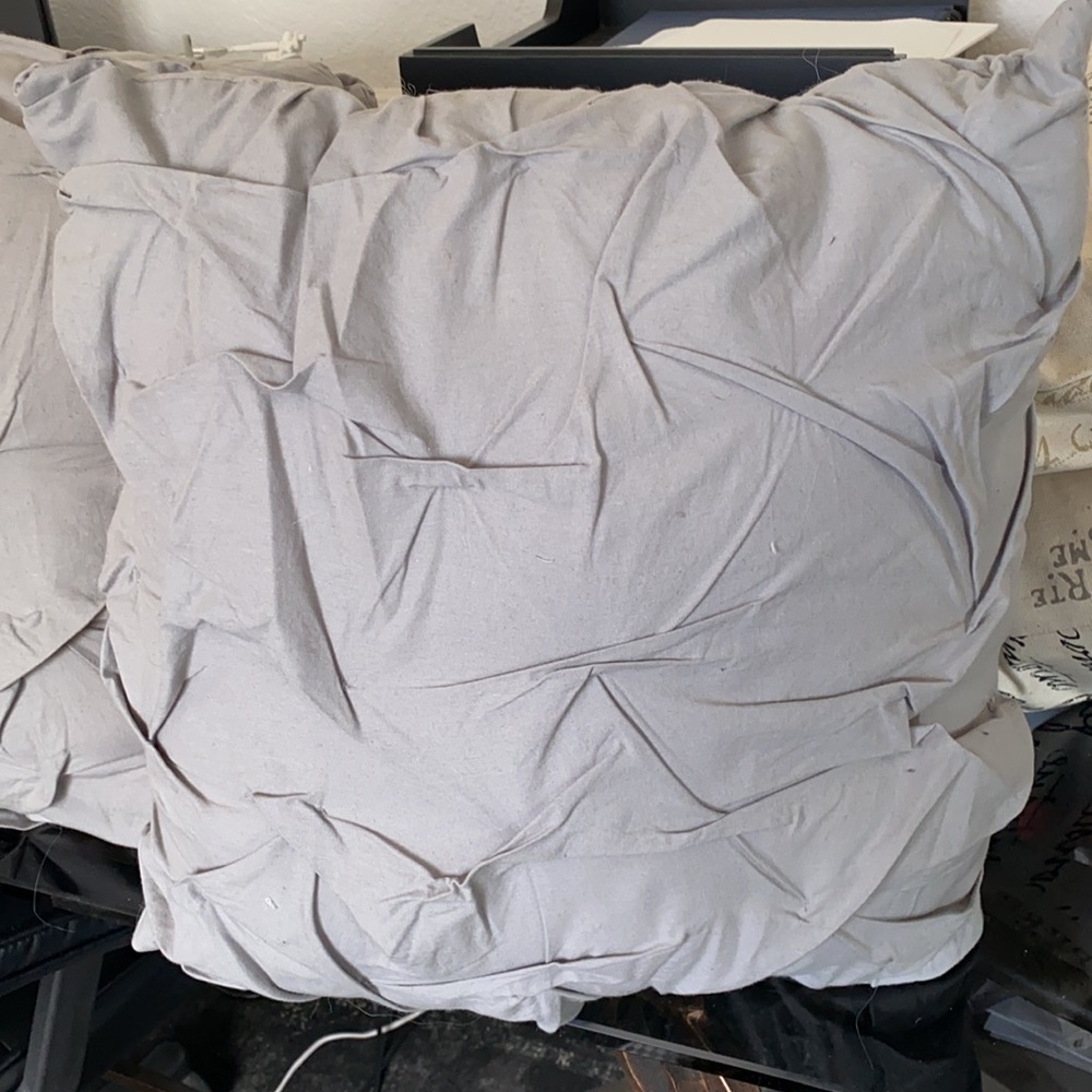 Grey throw pillows - Picture 2 of 4
